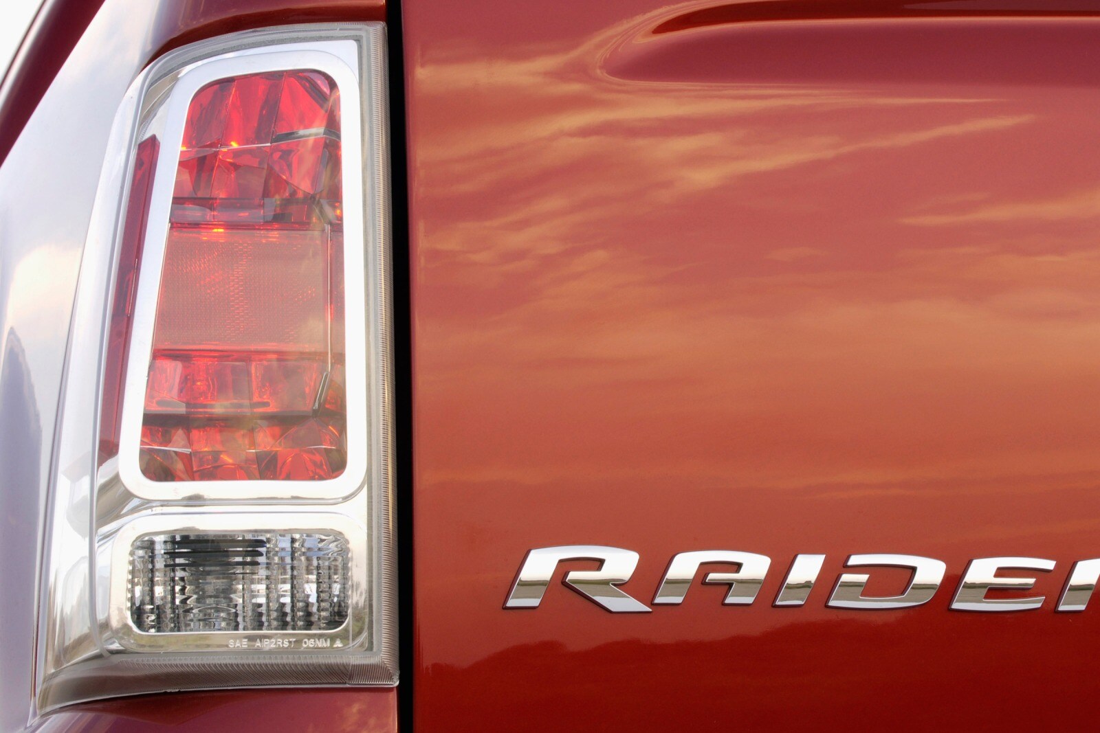 2007 Mitsubishi Raider exterior EDETAIL