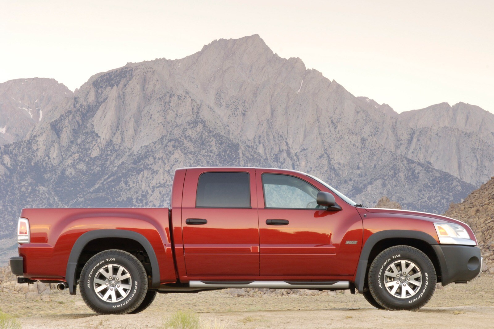 2007 Mitsubishi Raider exterior F