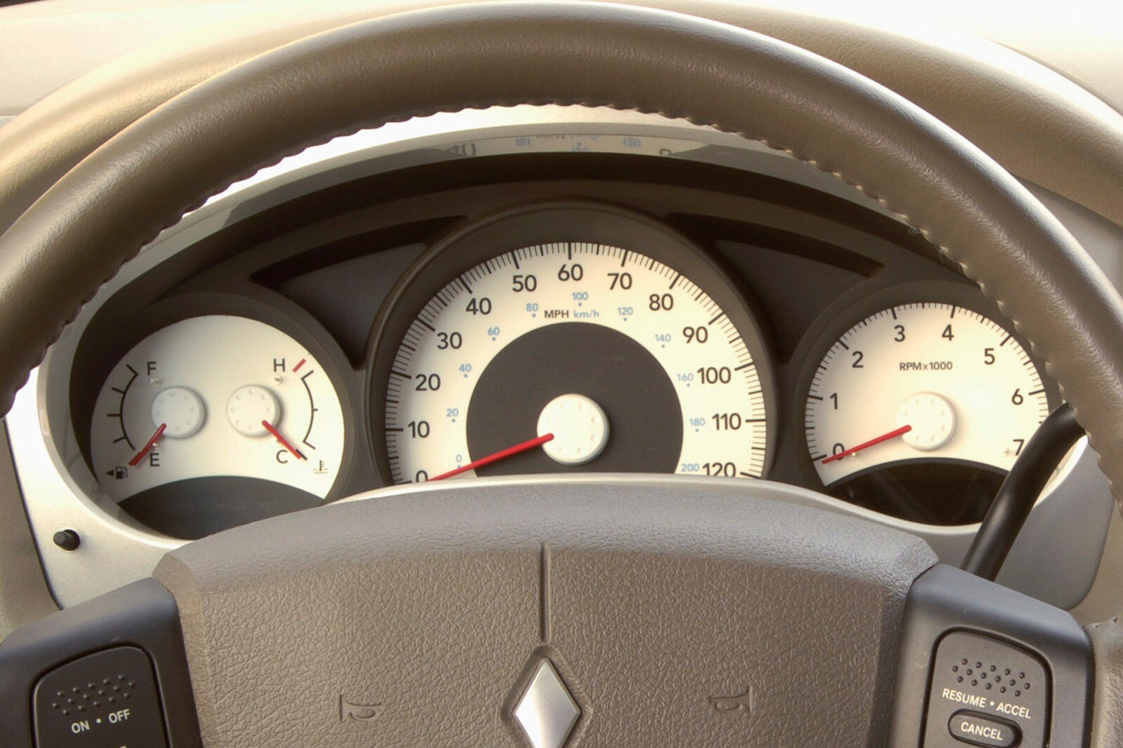 2007 Mitsubishi Raider interior G