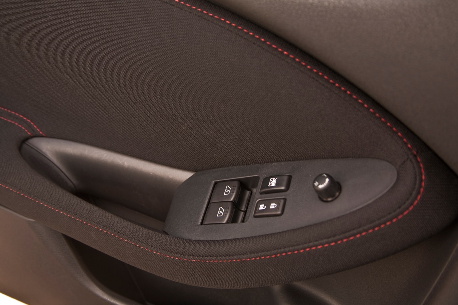 2010 Nissan 370Z front safety DETAIL