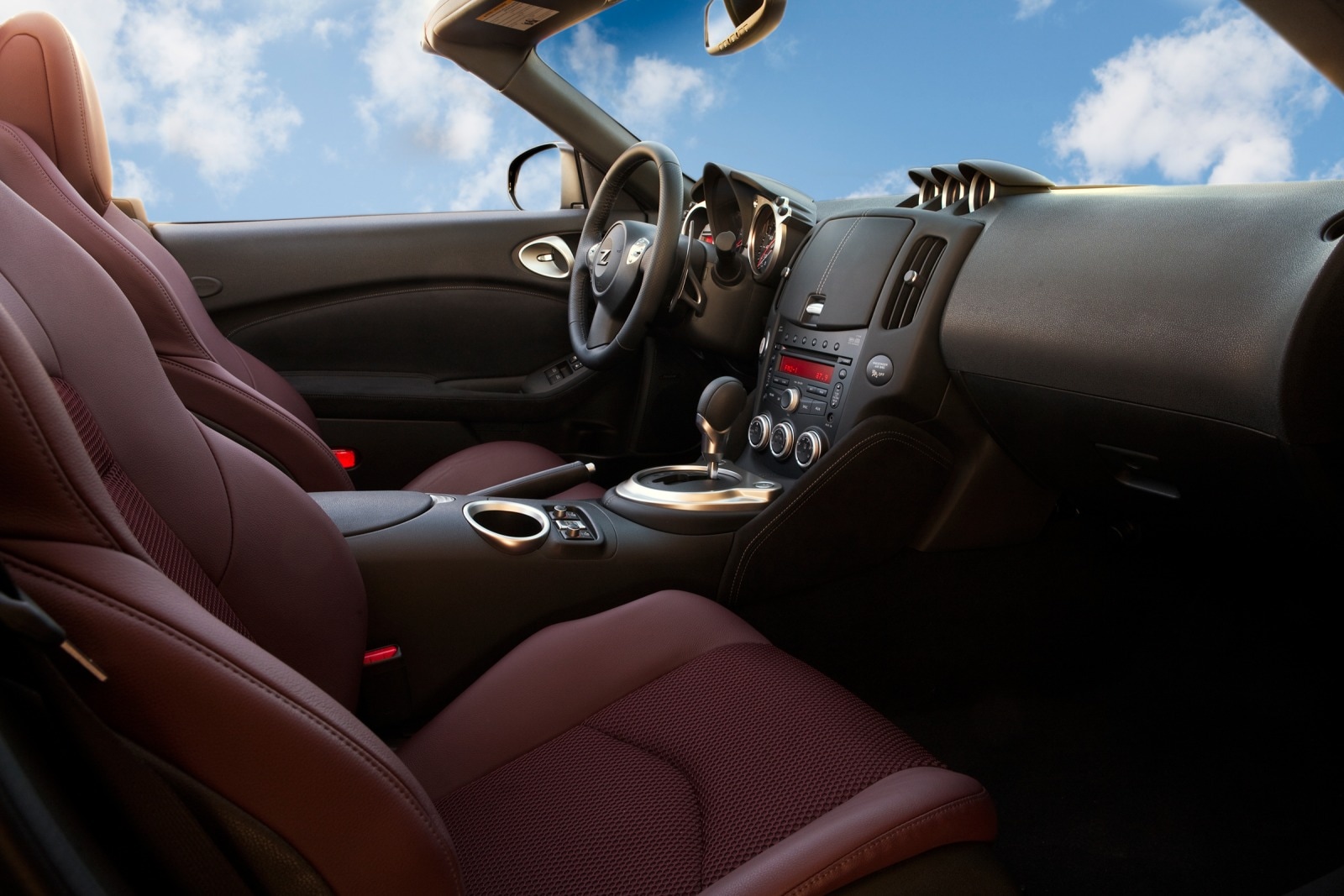 2010 Nissan 370z interior I