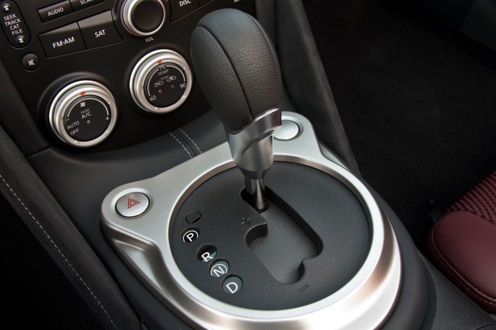 2010 Nissan 370z interior SHF