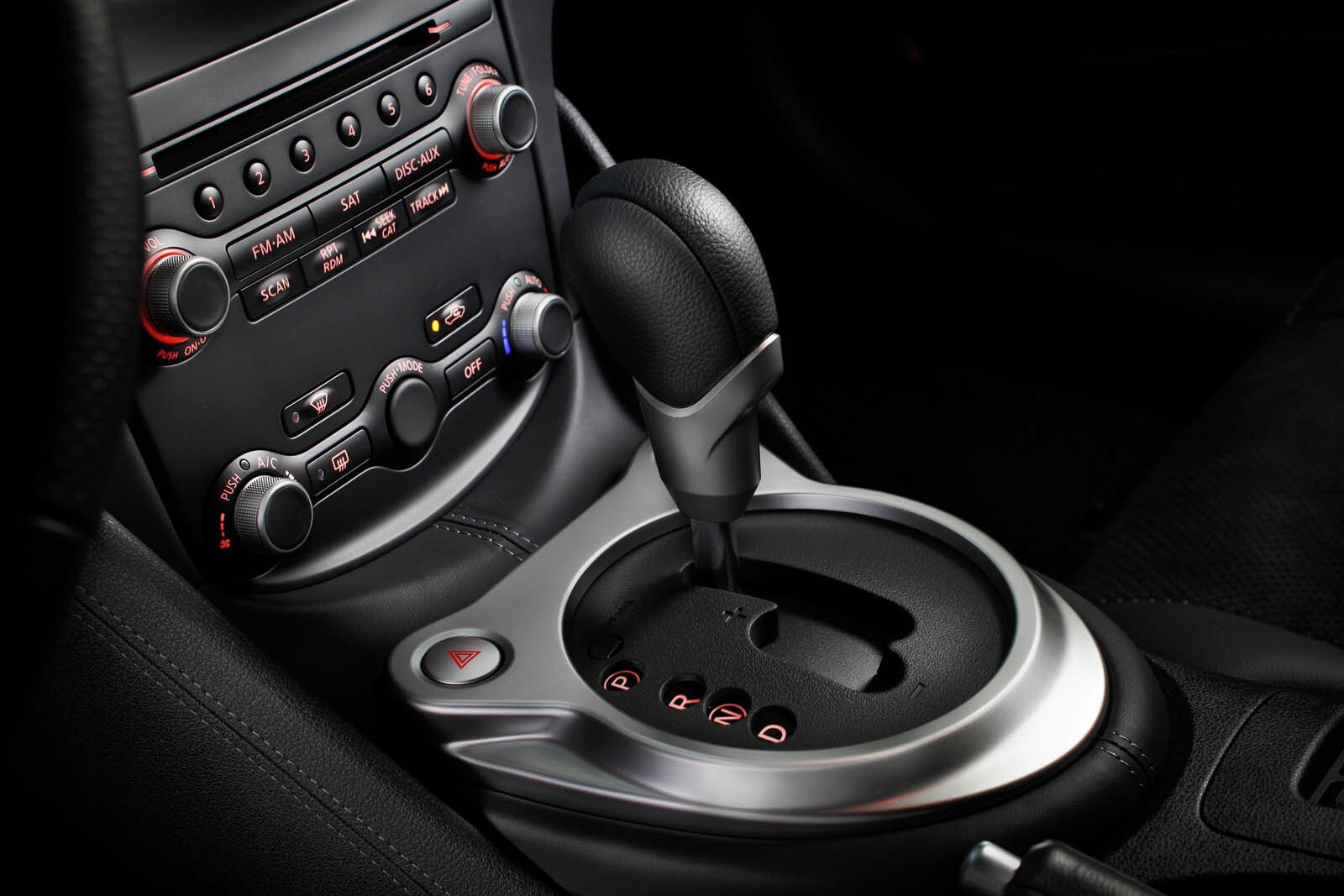 2017 Nissan 370z interior SHF