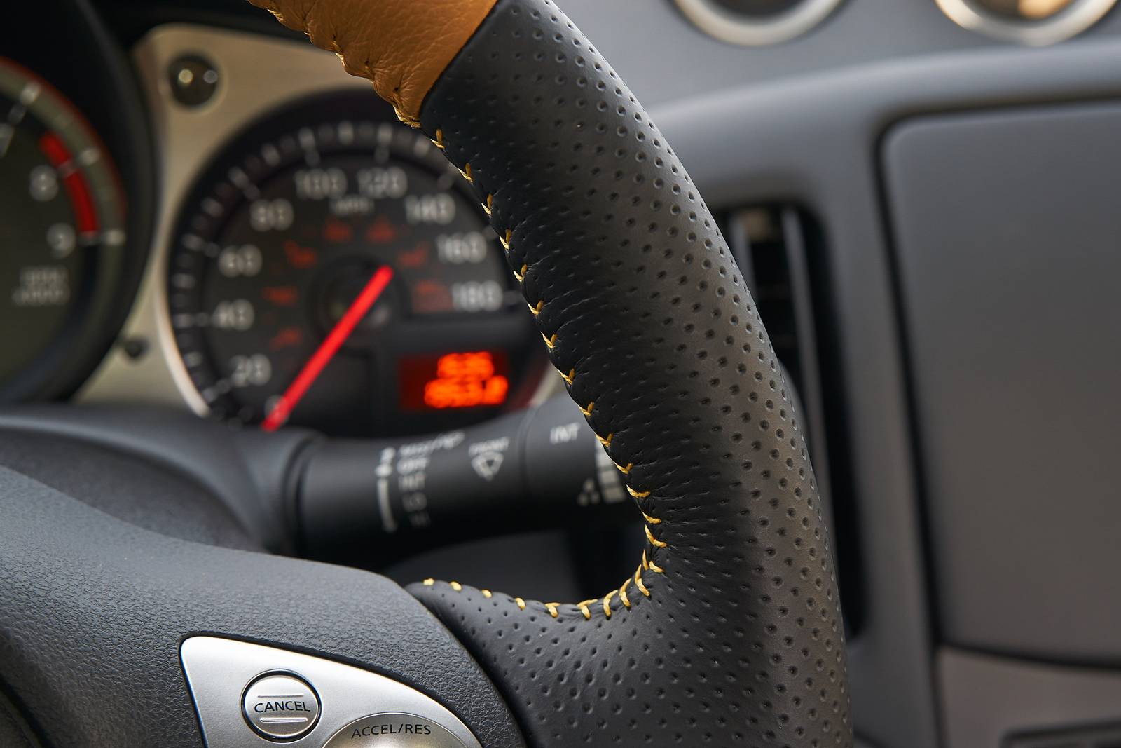 2019 Nissan 370z interior DETAIL