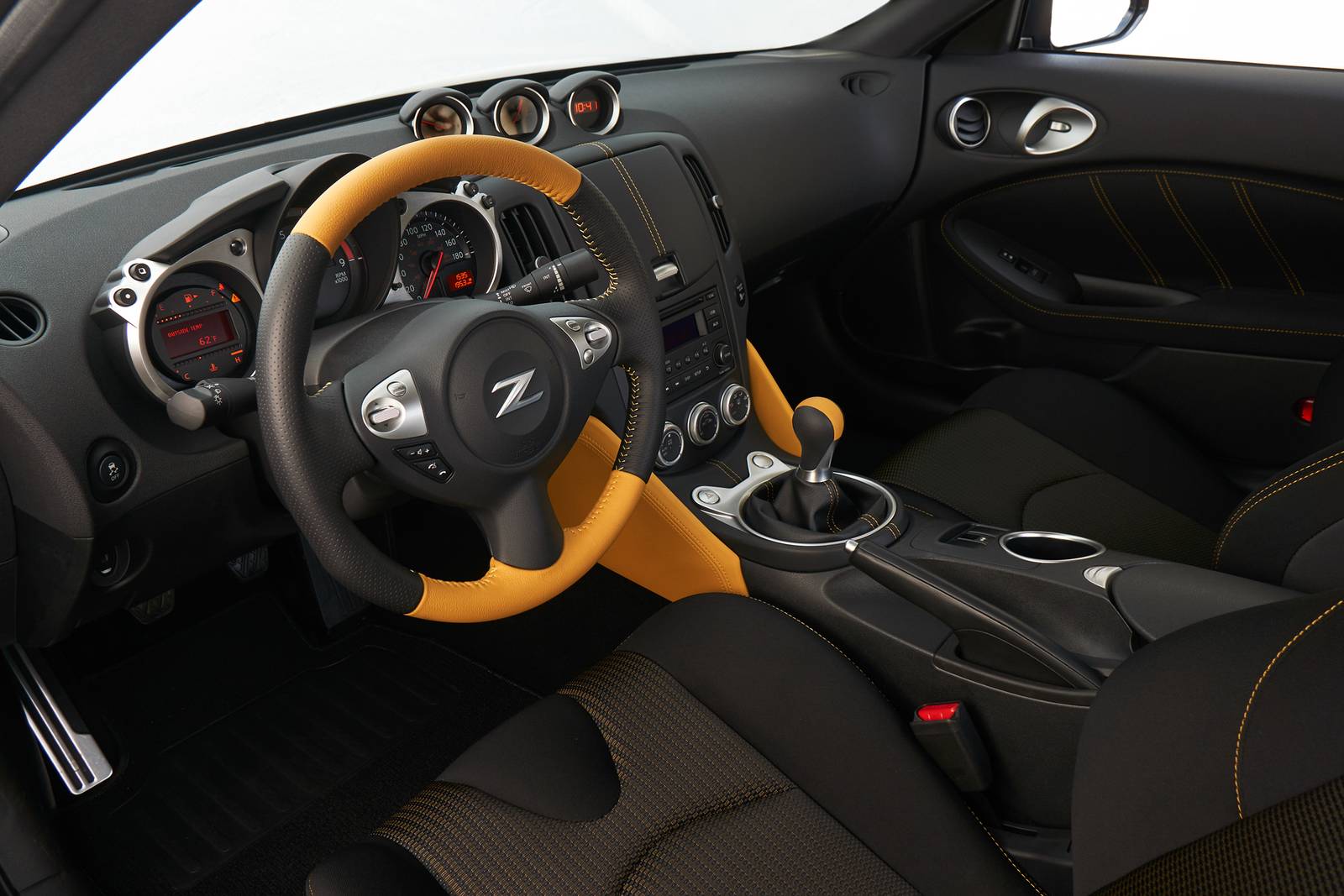 2019 Nissan 370z interior SWD