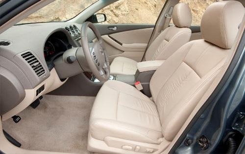 2011 Nissan Altima Hybrid interior DETAIL