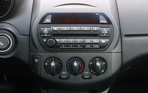 2004 Nissan Altima interior CC