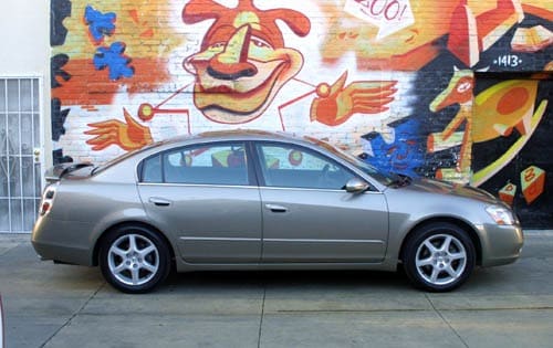 2002 Nissan Altima 3.5 SE 4dr Sedan Shown