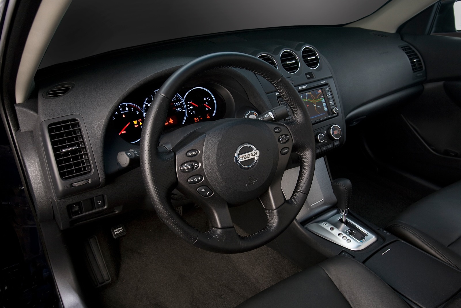 2010 Nissan Altima interior I
