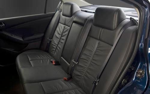 2010 Nissan Altima interior RI