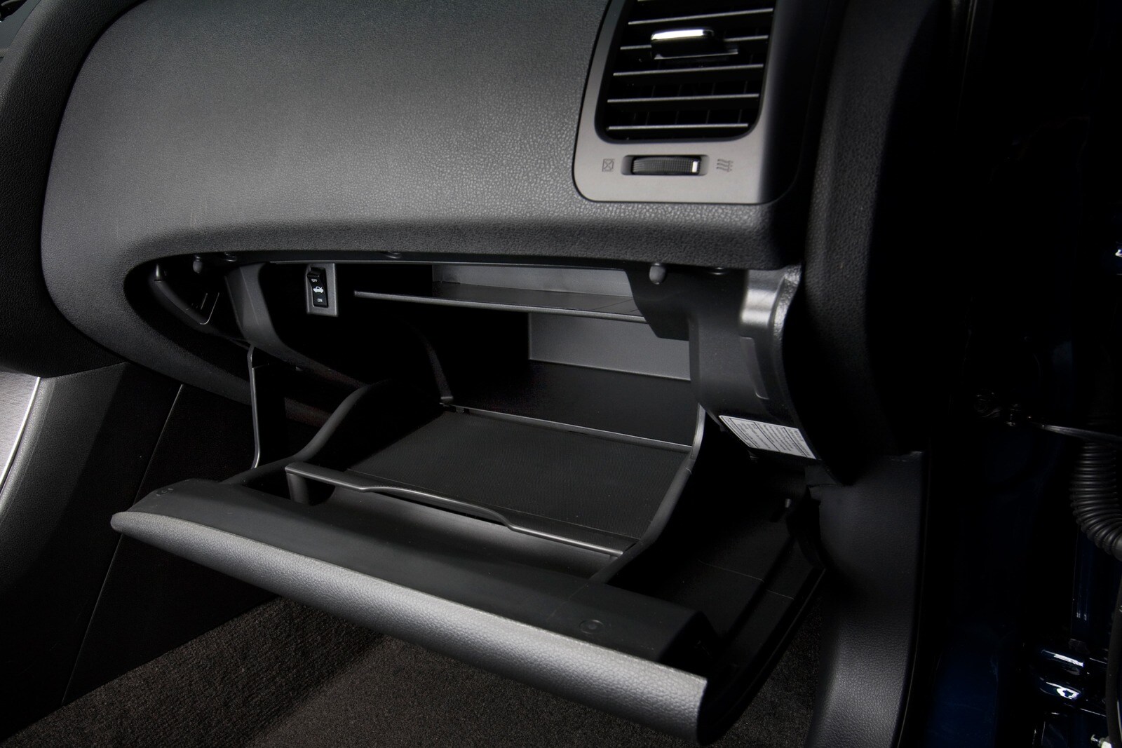 2010 Nissan Altima interior DETAIL