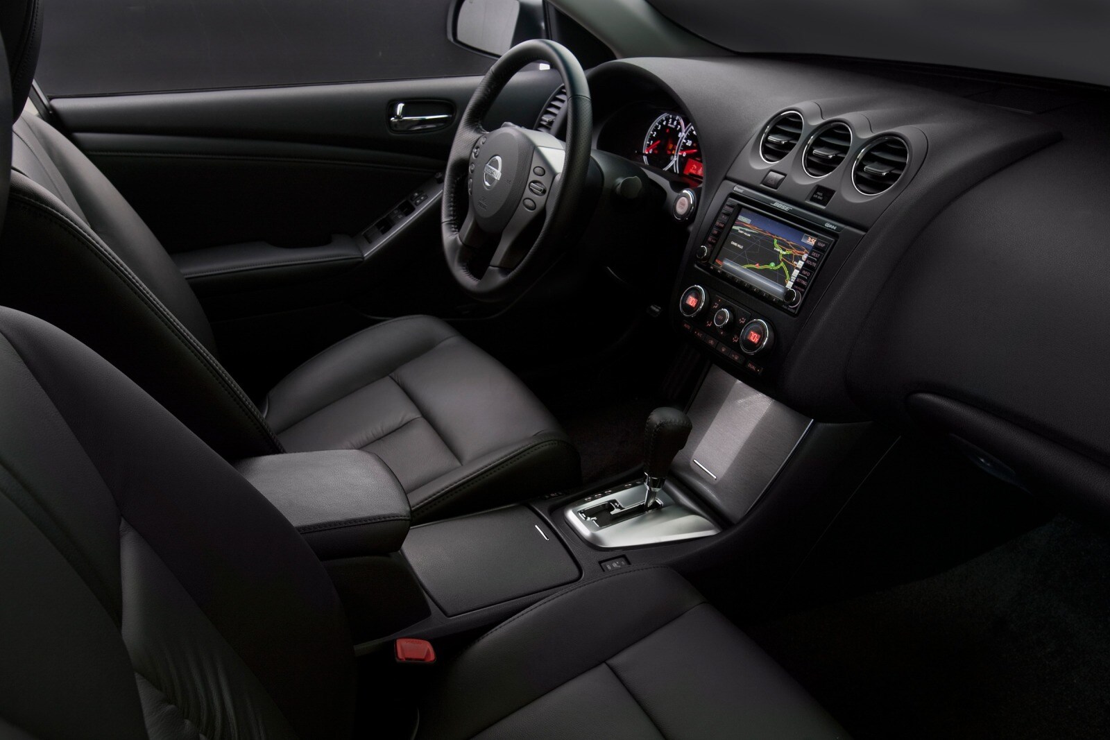 2010 Nissan Altima interior I