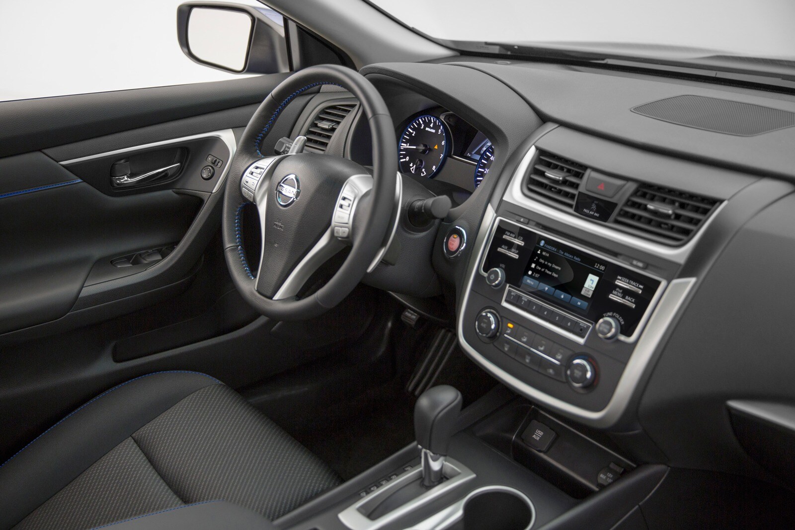 2016 Nissan Altima interior I