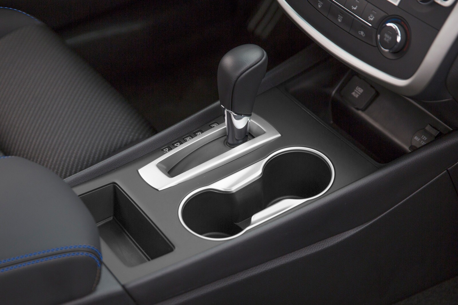 2016 Nissan Altima interior SHF