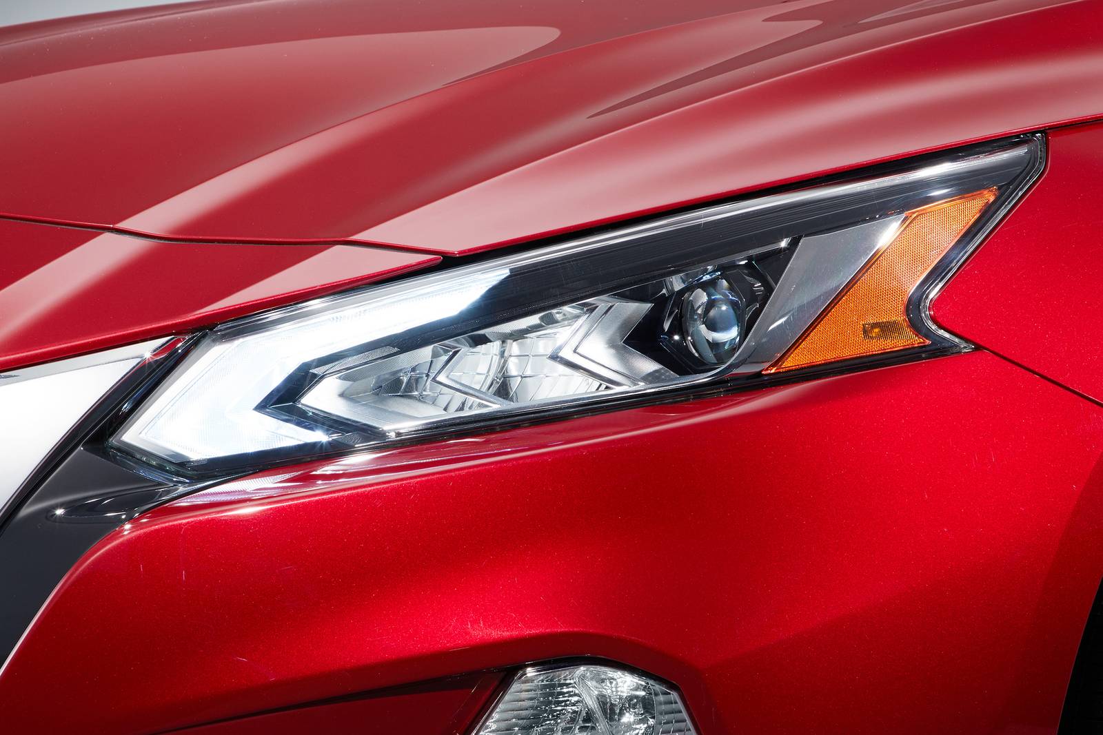 2019 Nissan Altima front safety EDETAIL