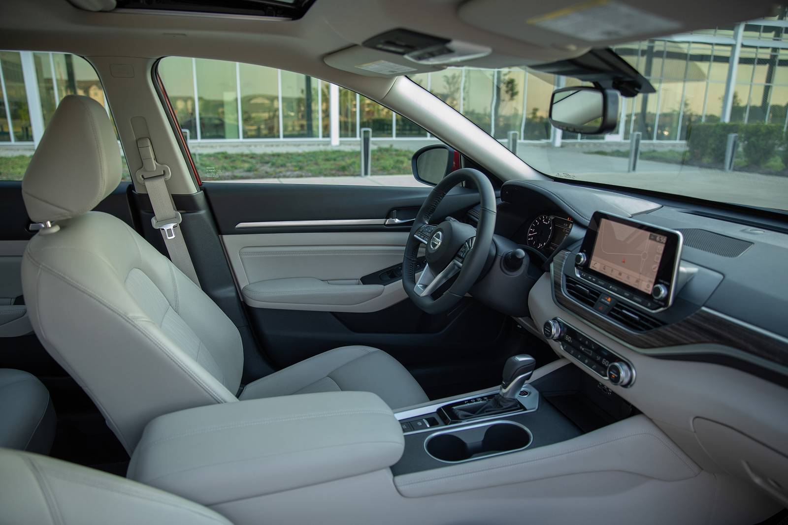 2019 Nissan Altima interior I