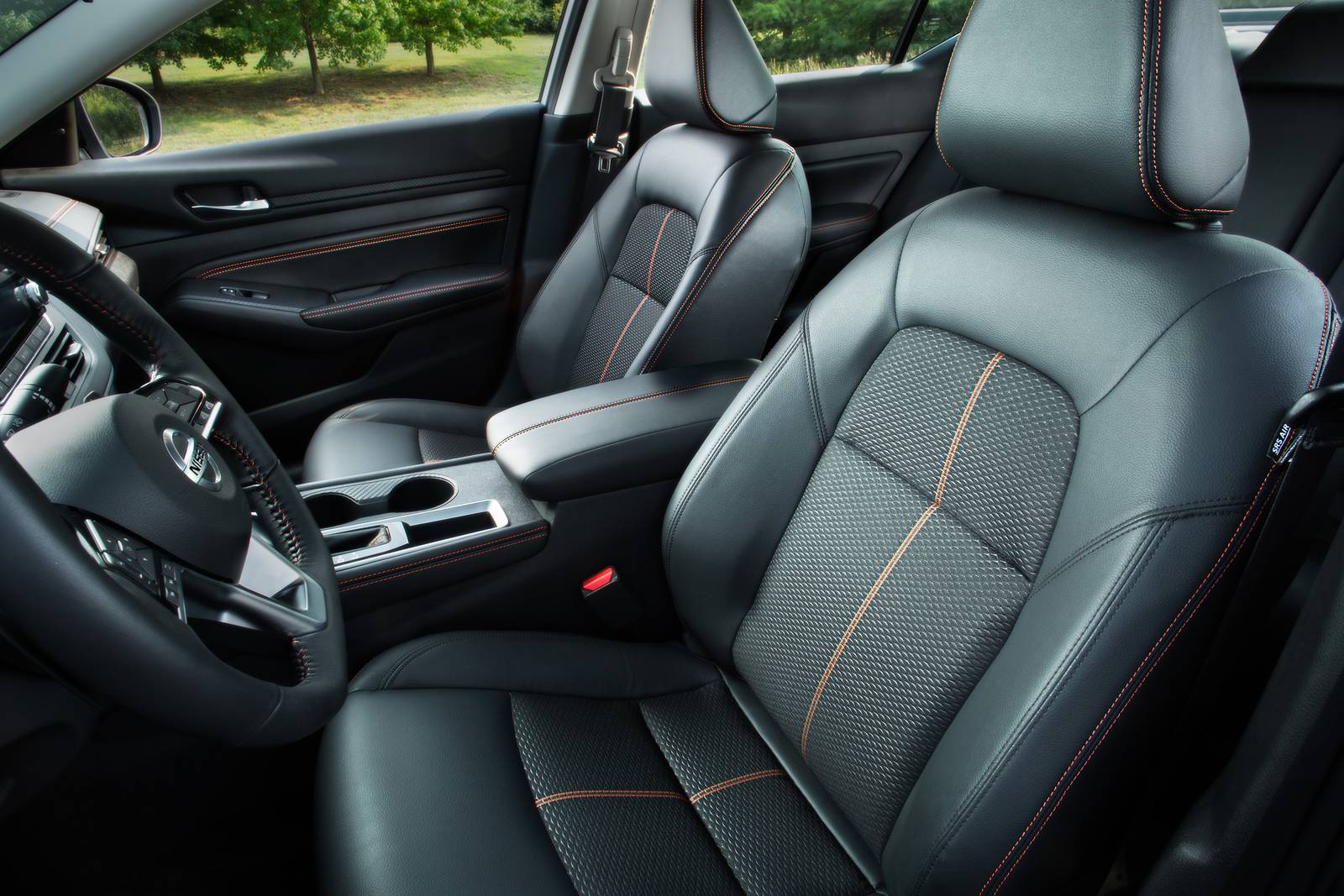 2019 Nissan Altima interior I