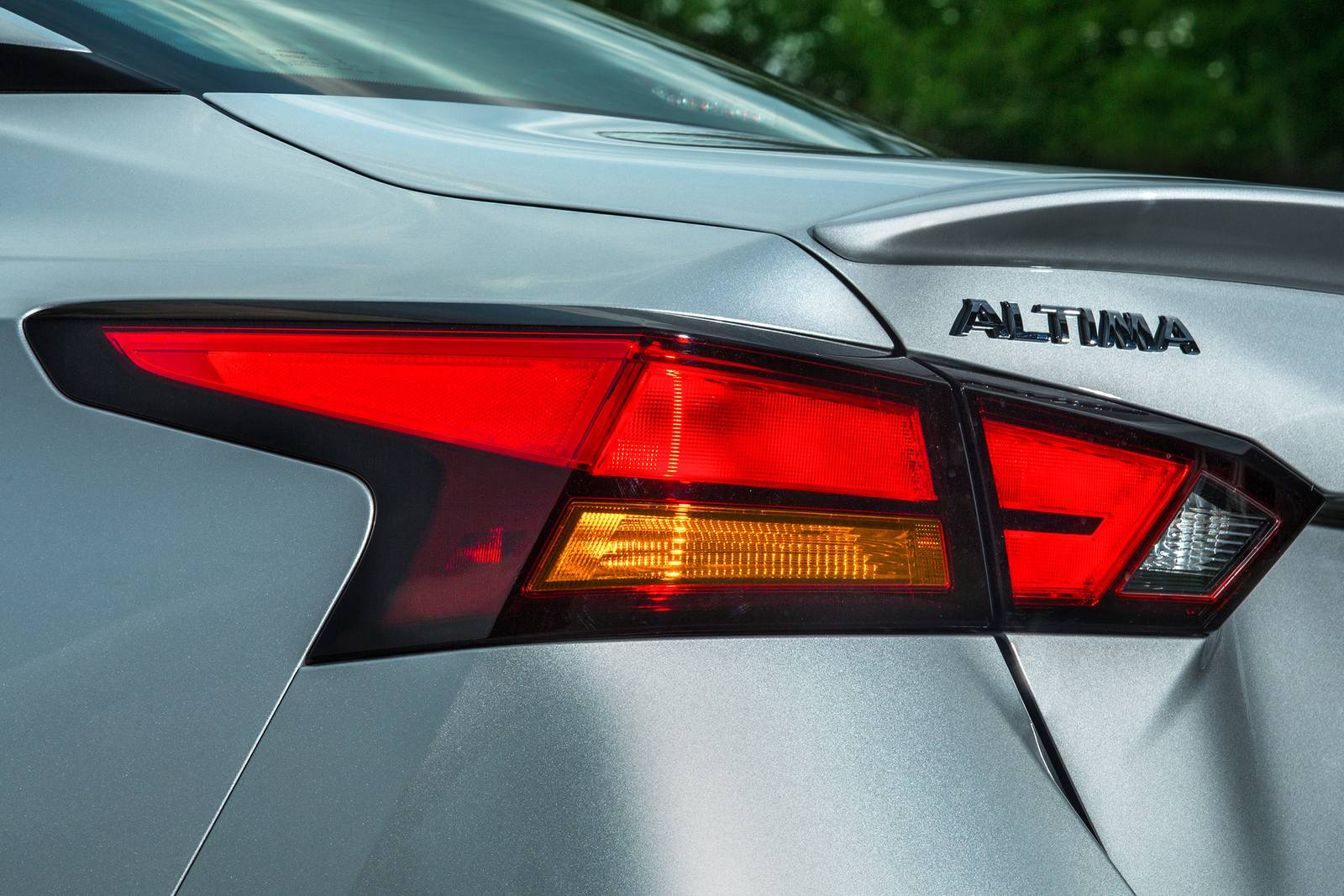 2020 Nissan Altima — OEM photo 4