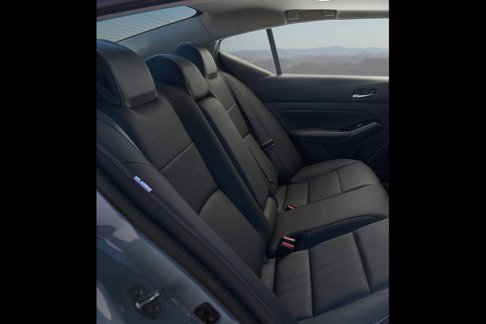 2023 Nissan Altima interior RI