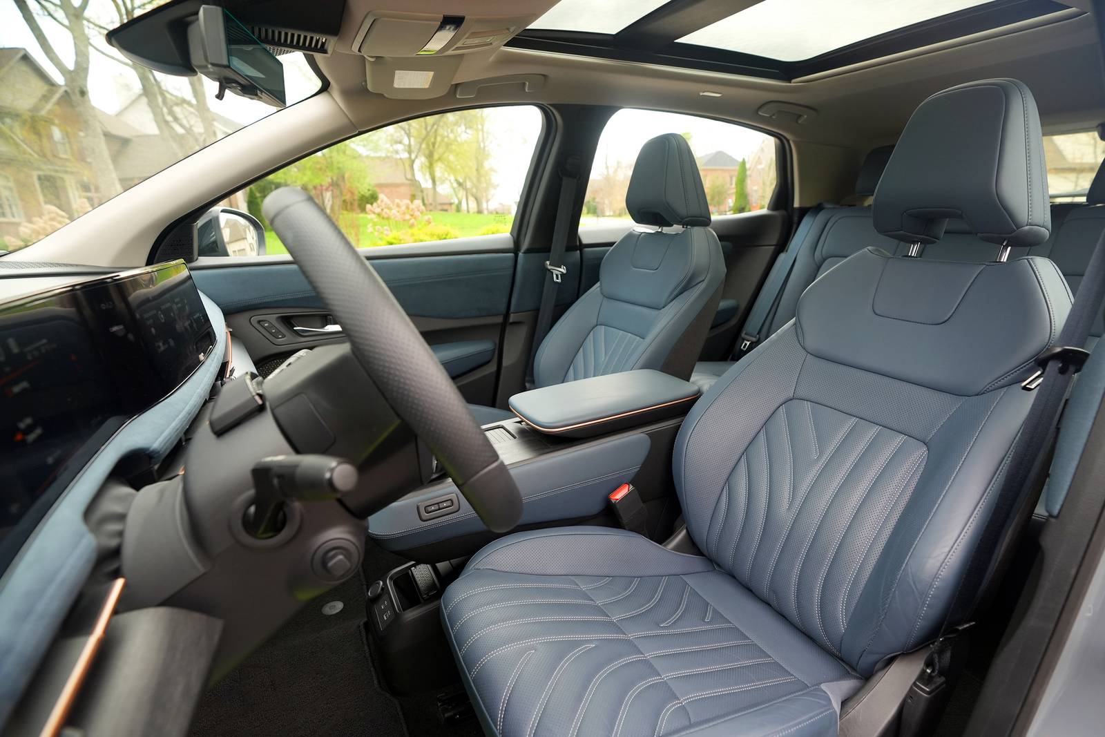 2025 Nissan Ariya interior I