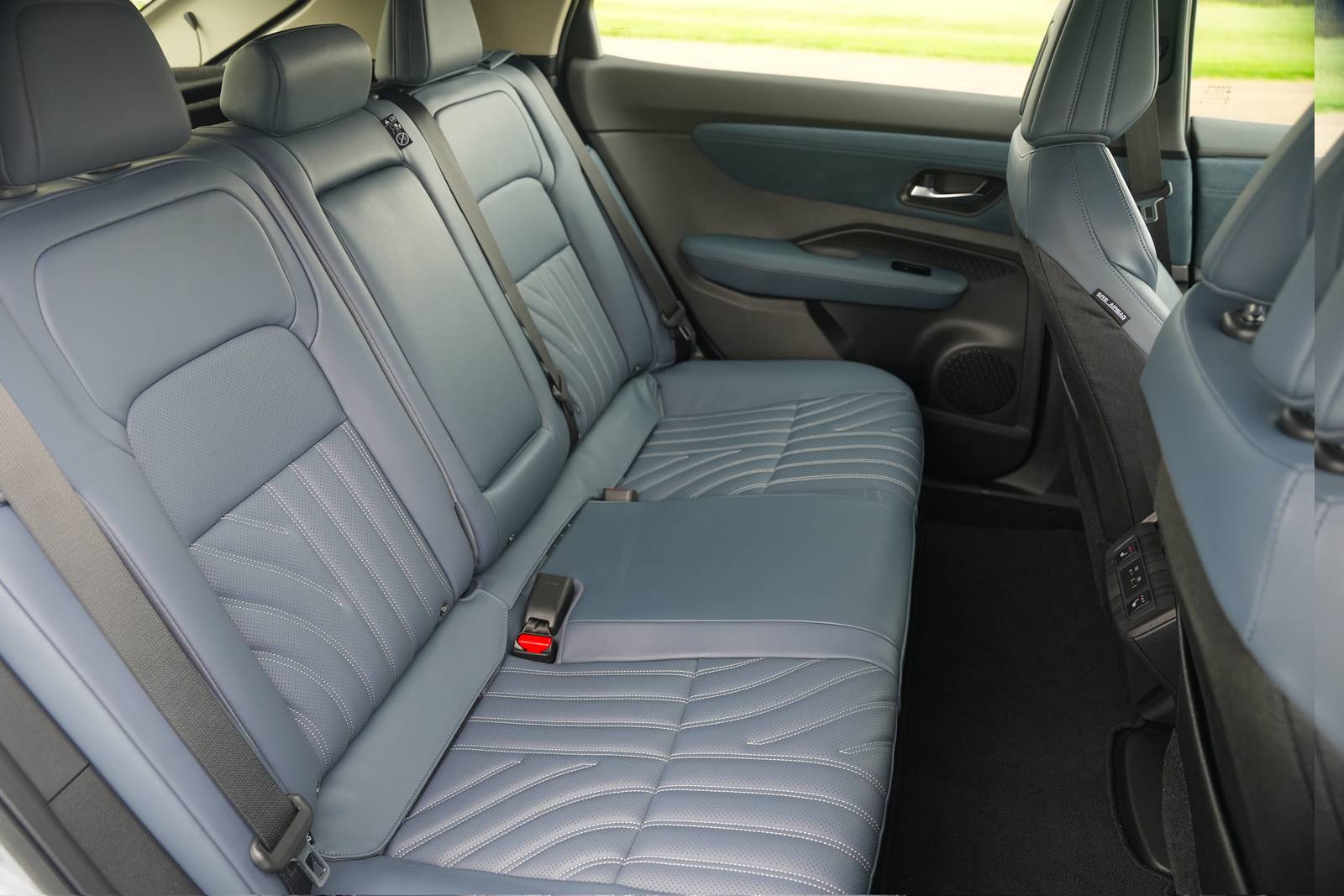 2025 Nissan Ariya interior RI