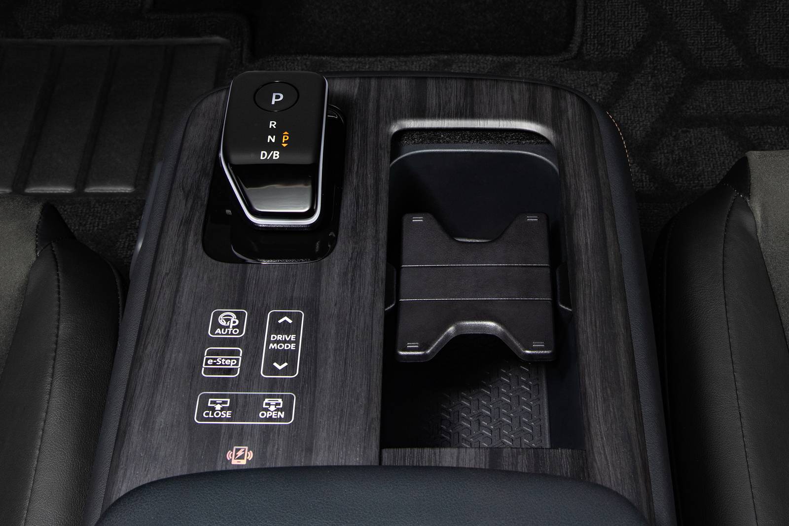 2025 Nissan Ariya interior SHF