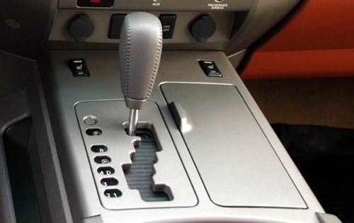 2004 Nissan Armada interior DETAIL