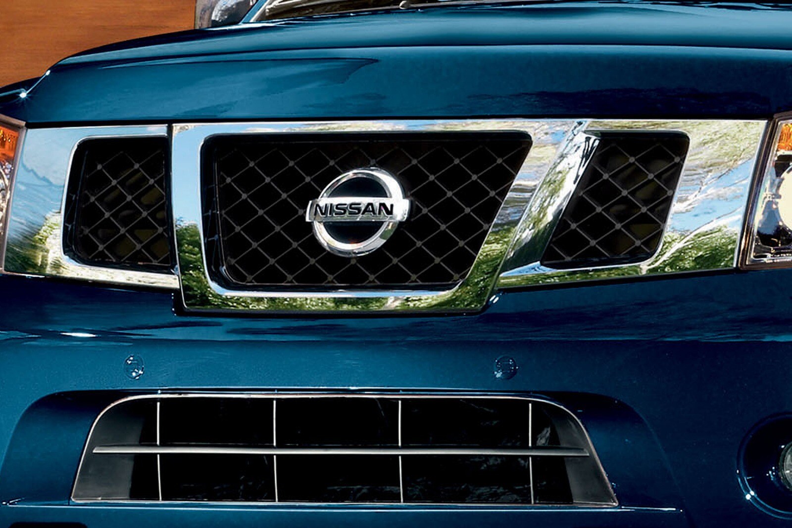 2010 Nissan Armada exterior FBDG