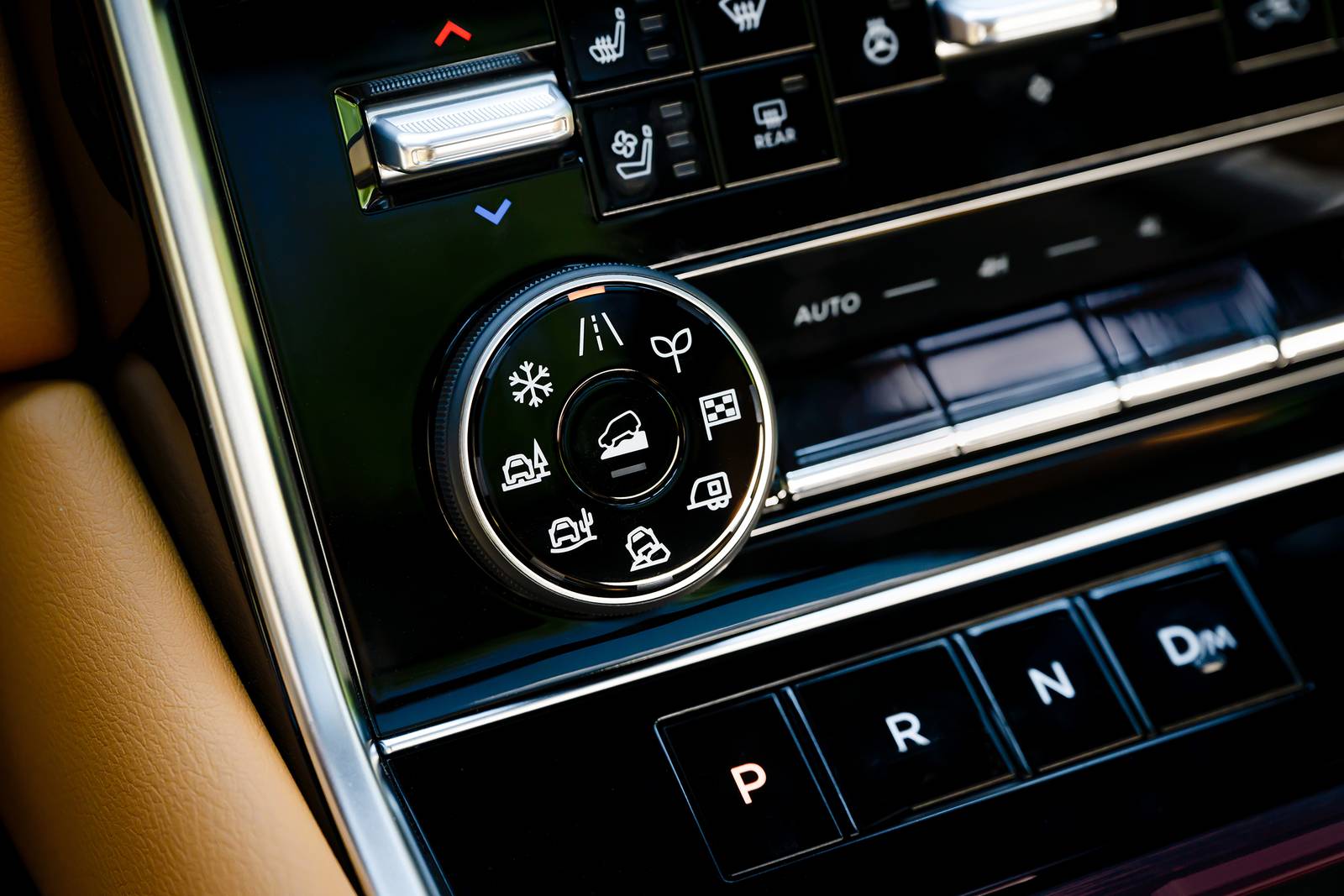 2025 Nissan Armada interior AUXCTRL