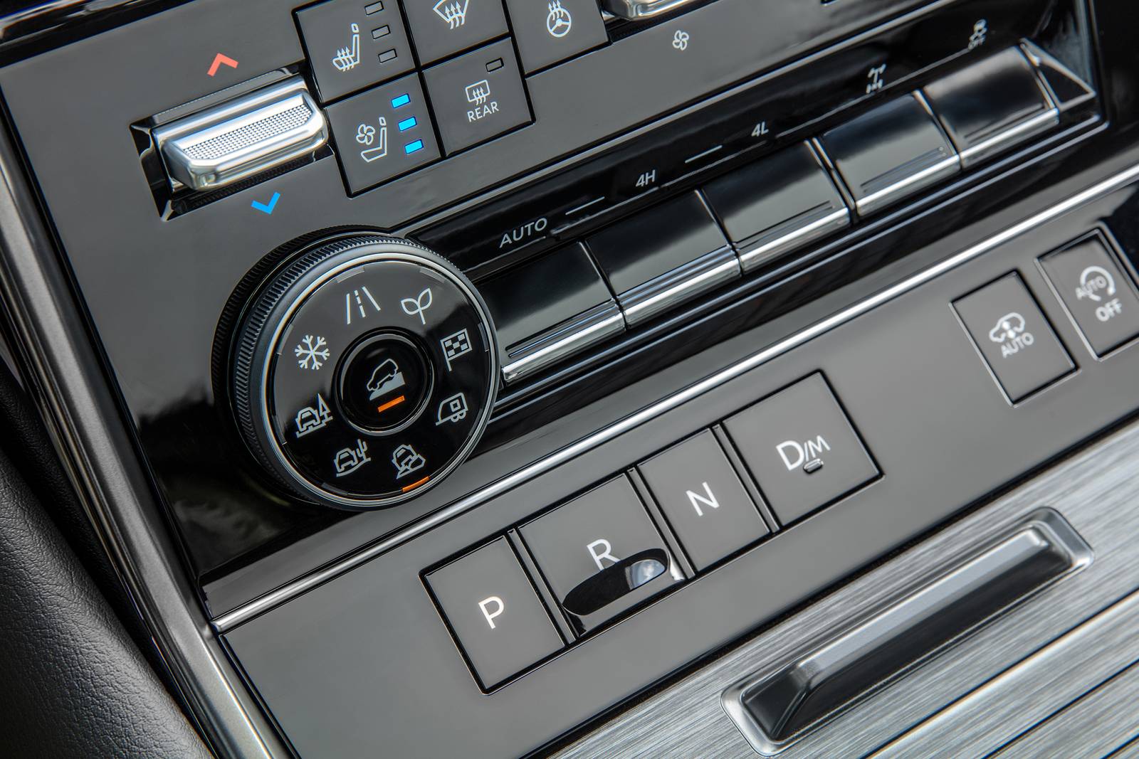 2025 Nissan Armada interior AUXCTRL