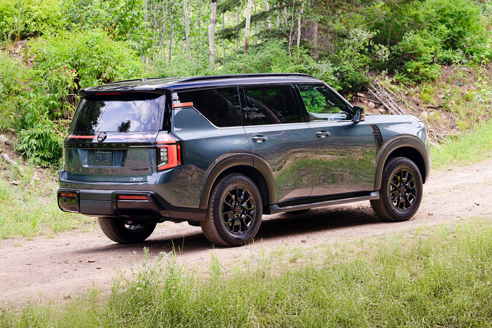 2025 Nissan Armada — OEM photo 3