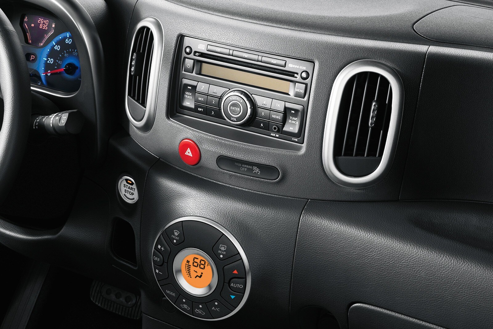 2010 Nissan Cube interior CC