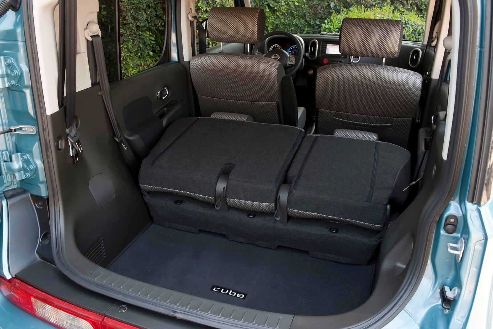 2012 Nissan Cube interior CARGO