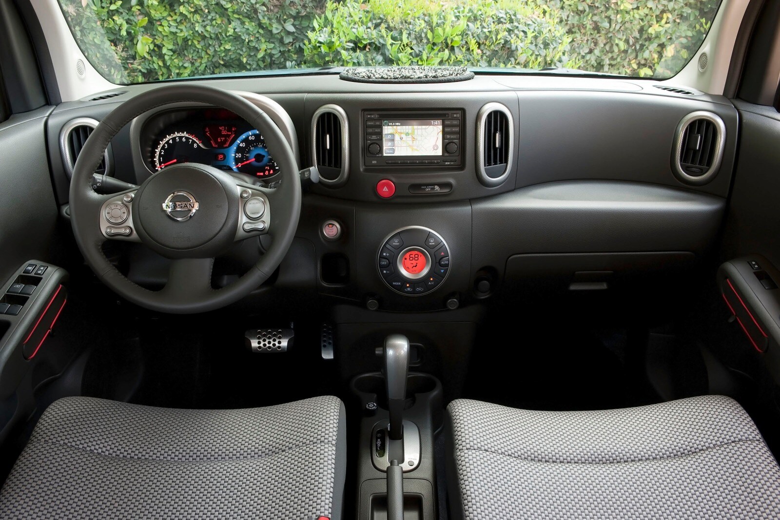 2012 Nissan Cube interior D