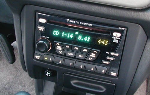 2001 Nissan Frontier interior DETAIL