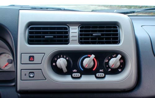 2001 Nissan Frontier interior CC