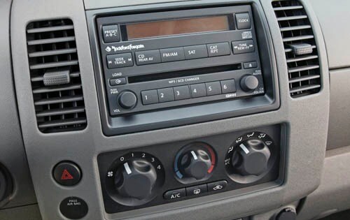 2007 Nissan Frontier interior CC