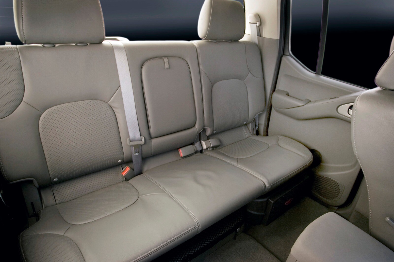 2012 Nissan Frontier interior RI