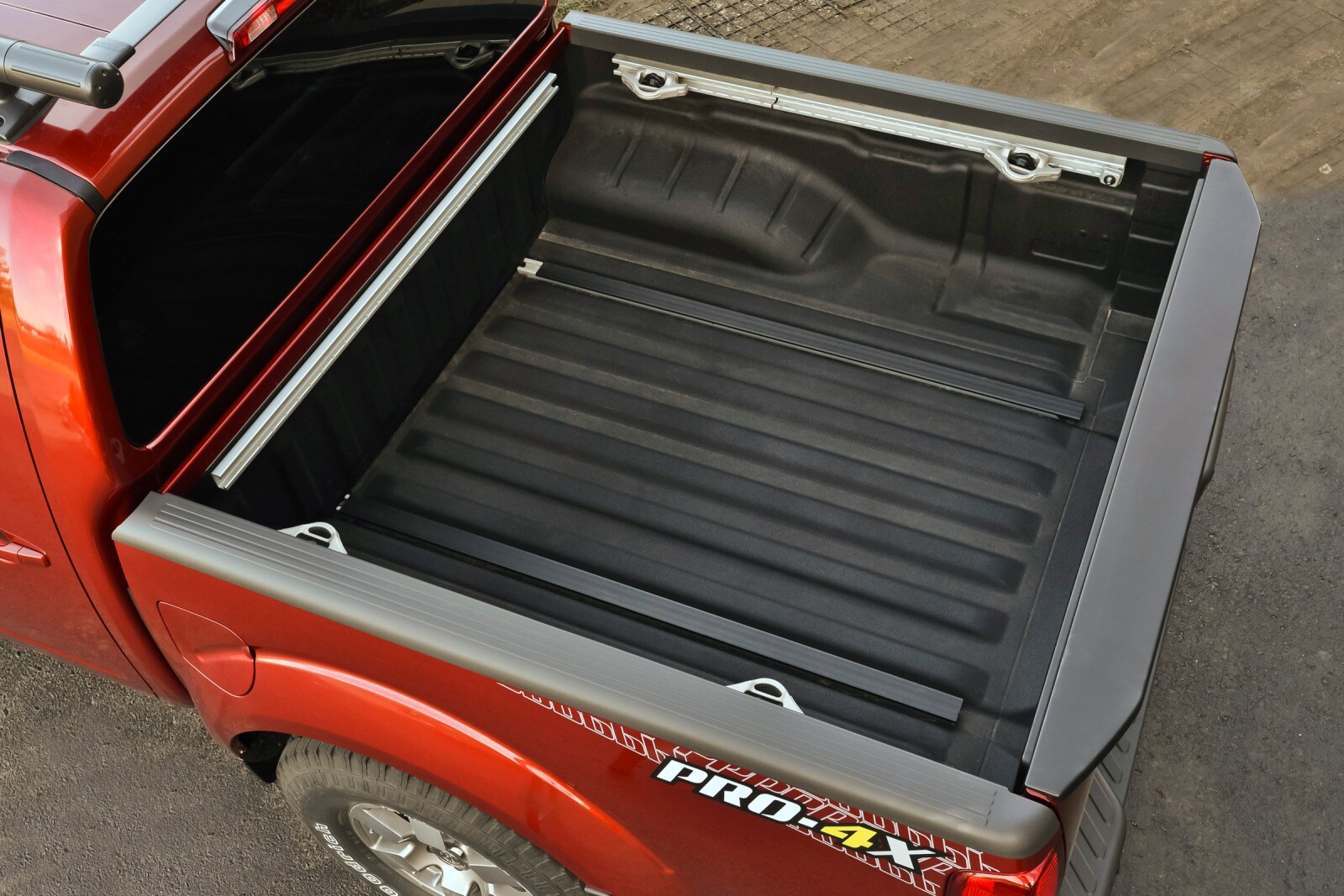2013 Nissan Frontier interior CARGO