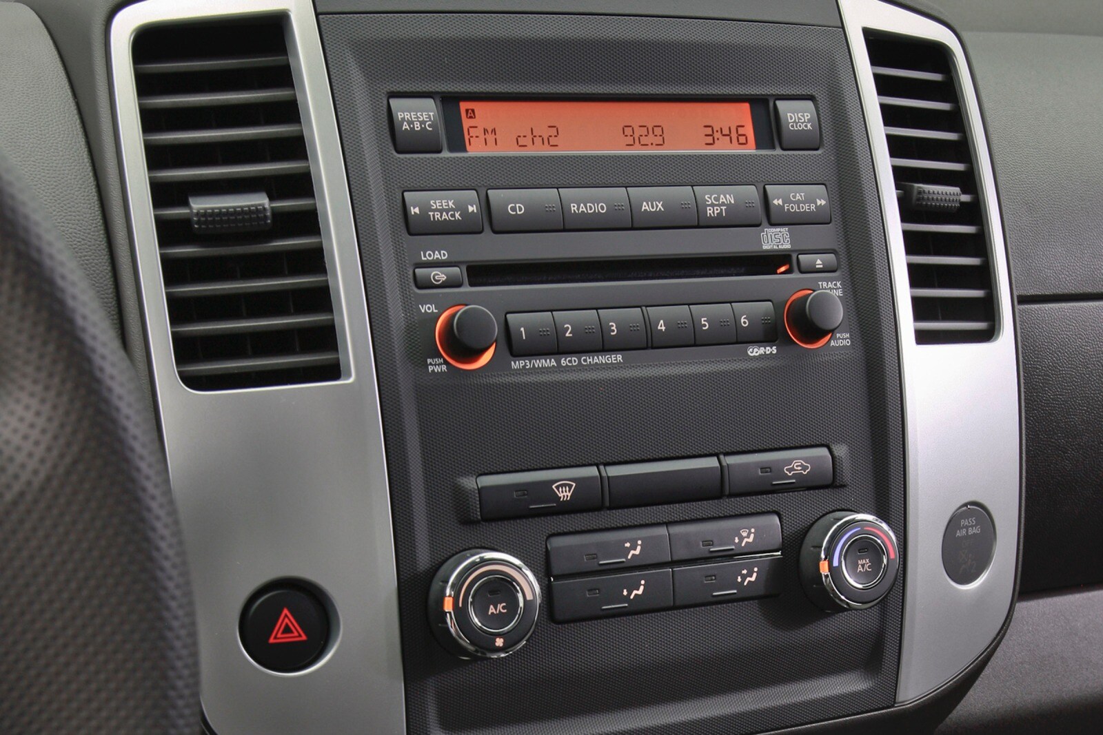 2013 Nissan Frontier interior CC