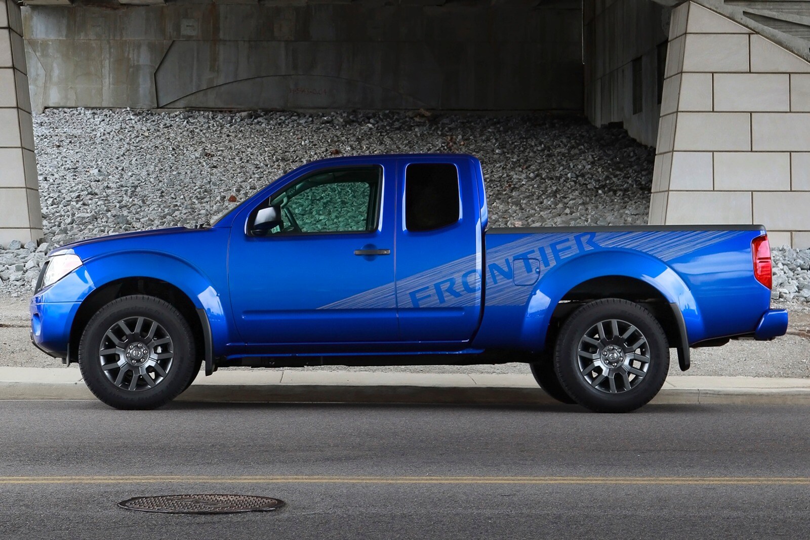 2013 Nissan Frontier — OEM photo 4