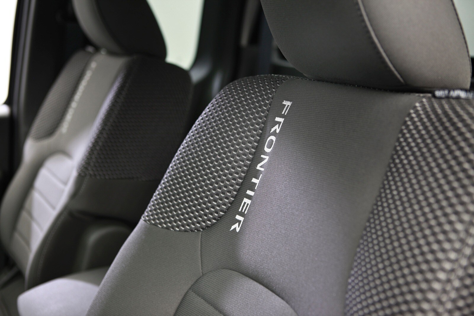 2013 Nissan Frontier interior DETAIL