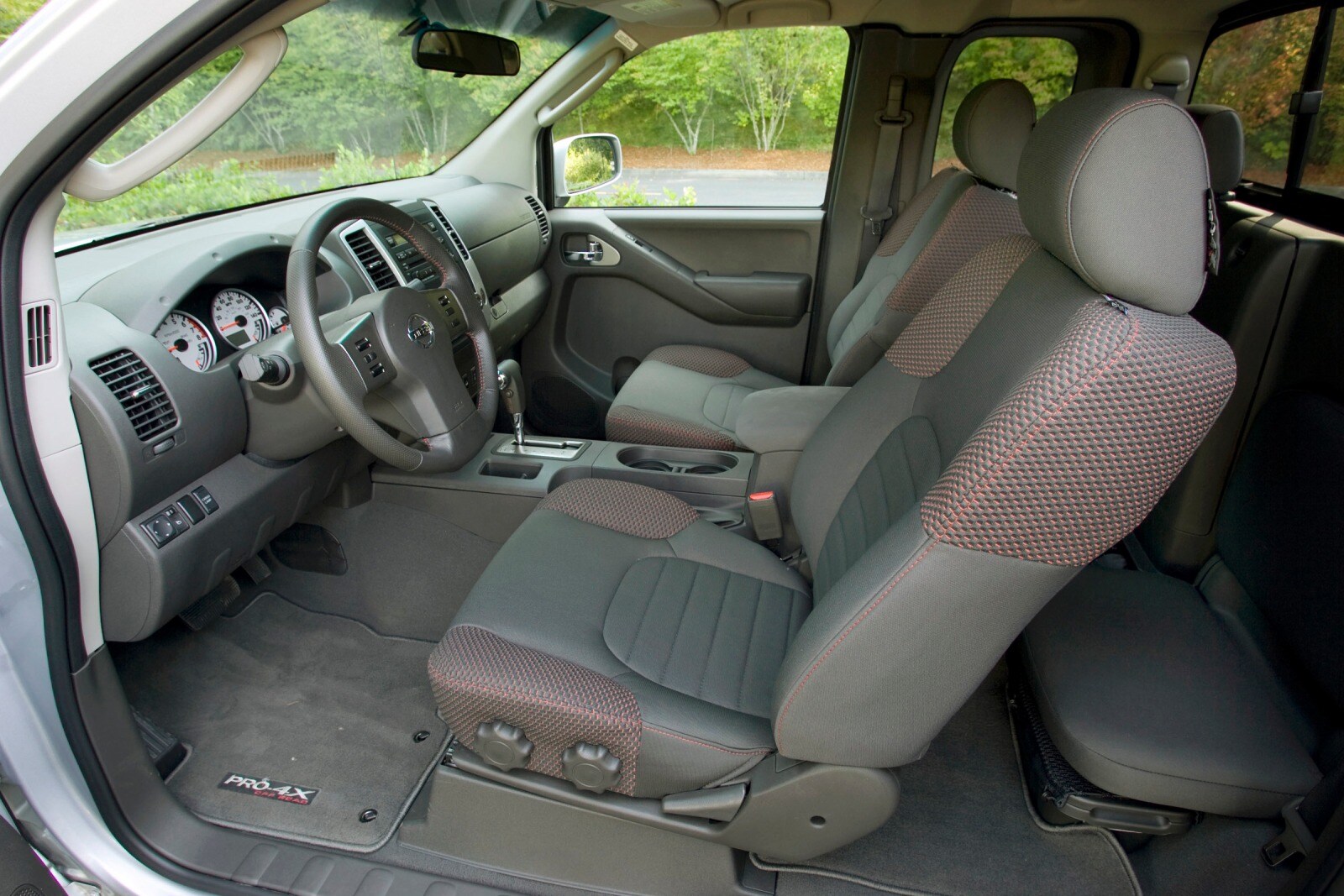 2014 Nissan Frontier interior I