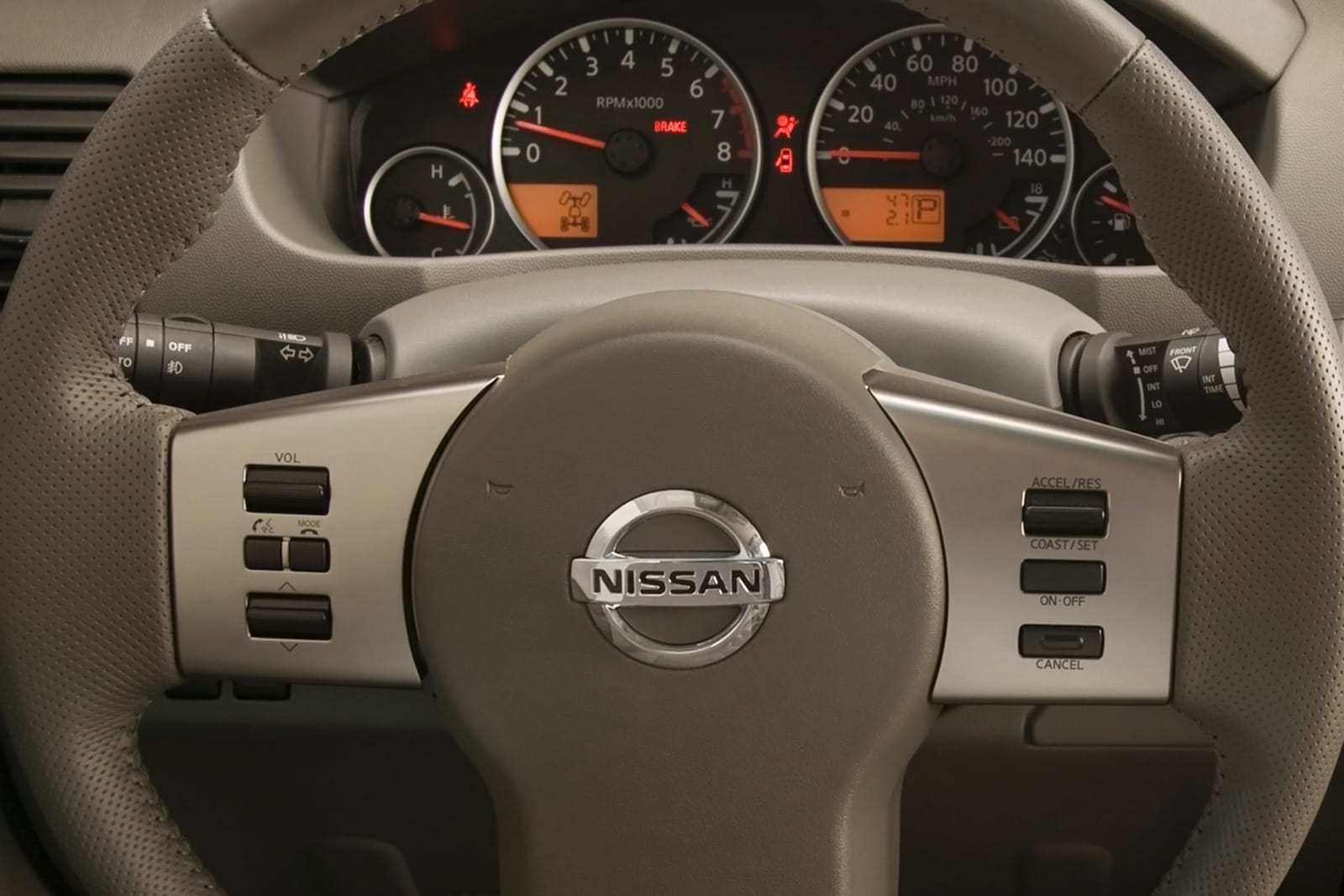 2014 Nissan Frontier interior SWD