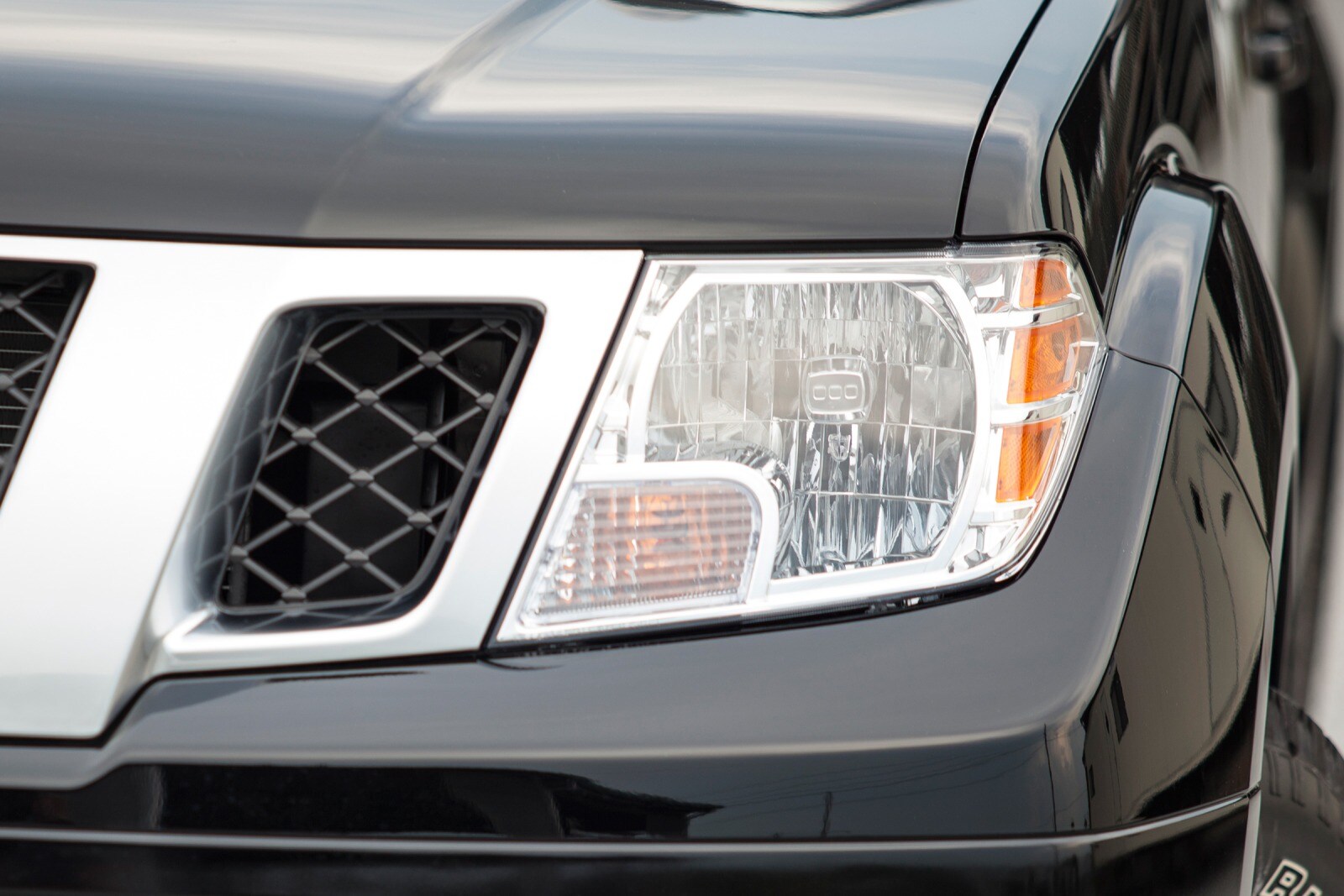 2016 Nissan Frontier — OEM photo 5