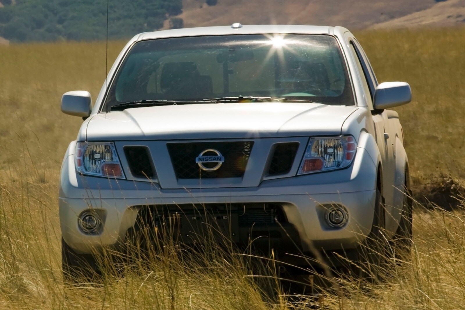 2016 Nissan Frontier — OEM photo 3