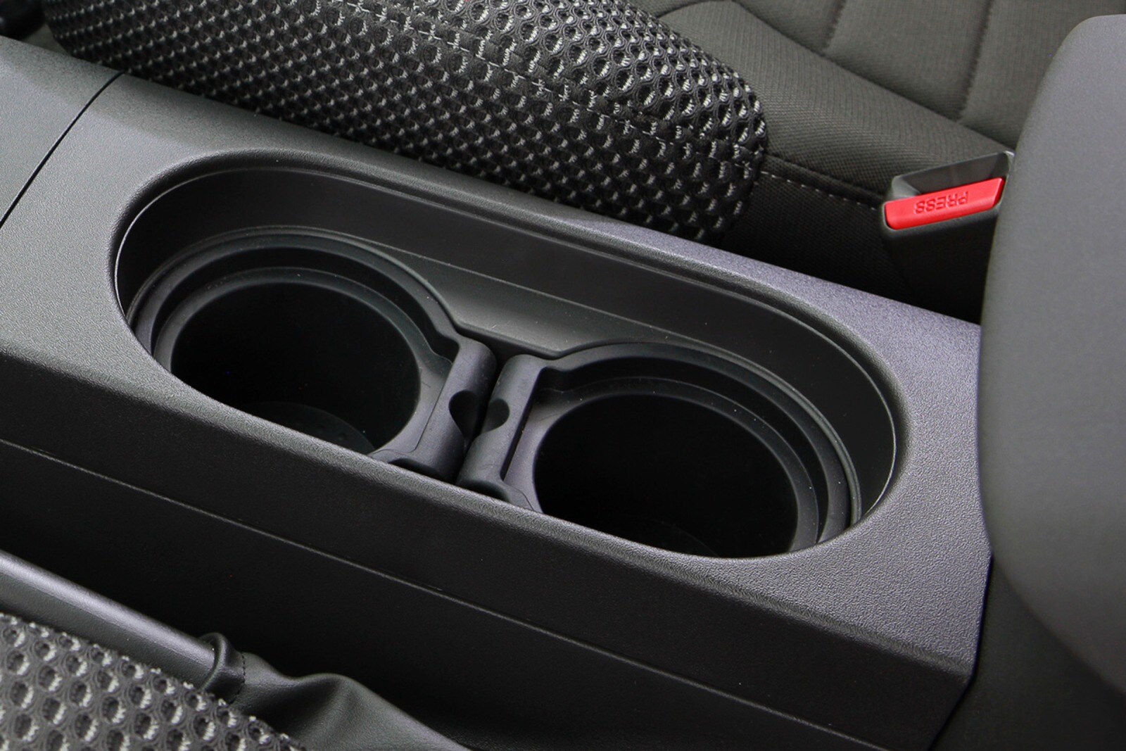 2016 Nissan Frontier interior CUP