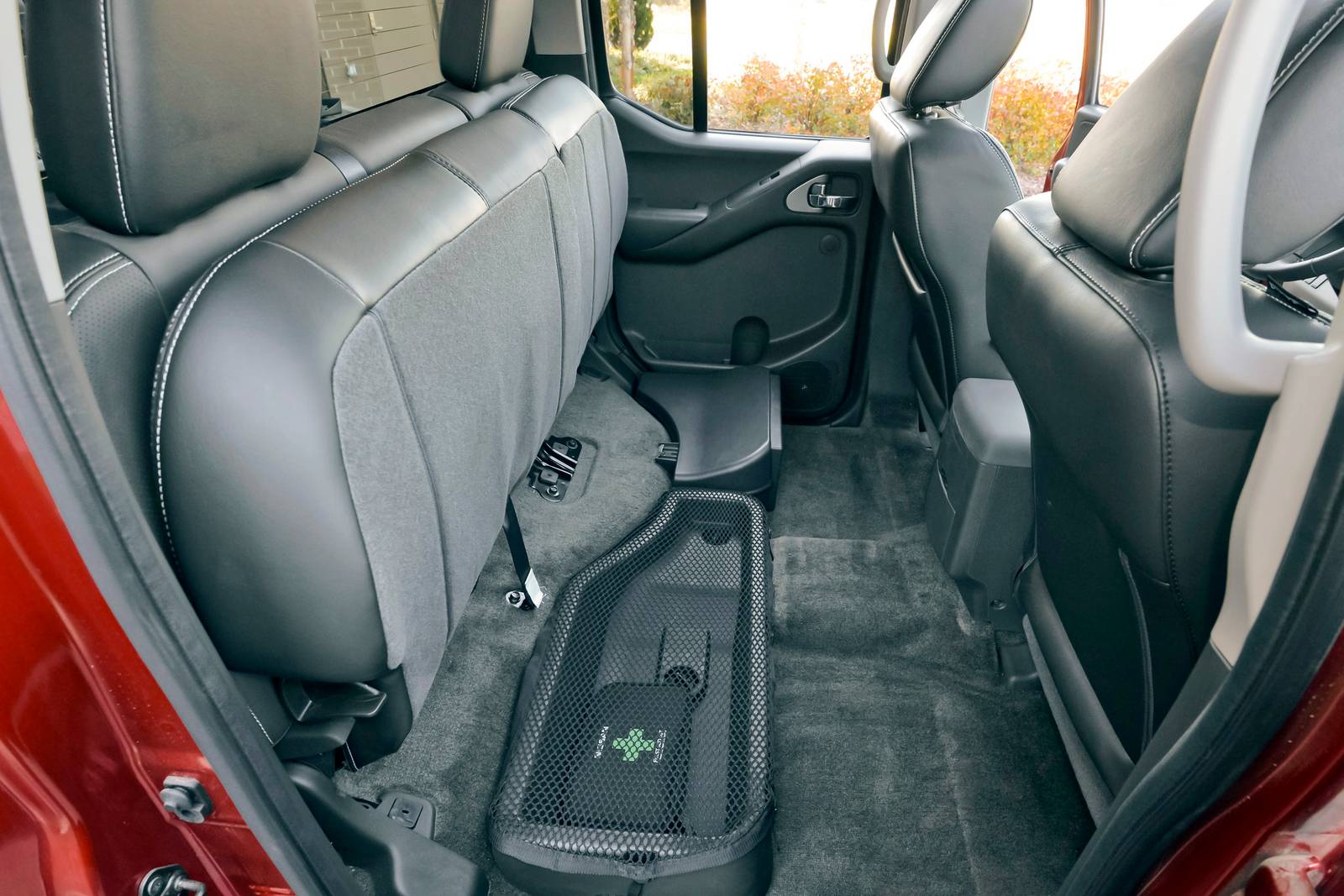 2017 Nissan Frontier interior RI