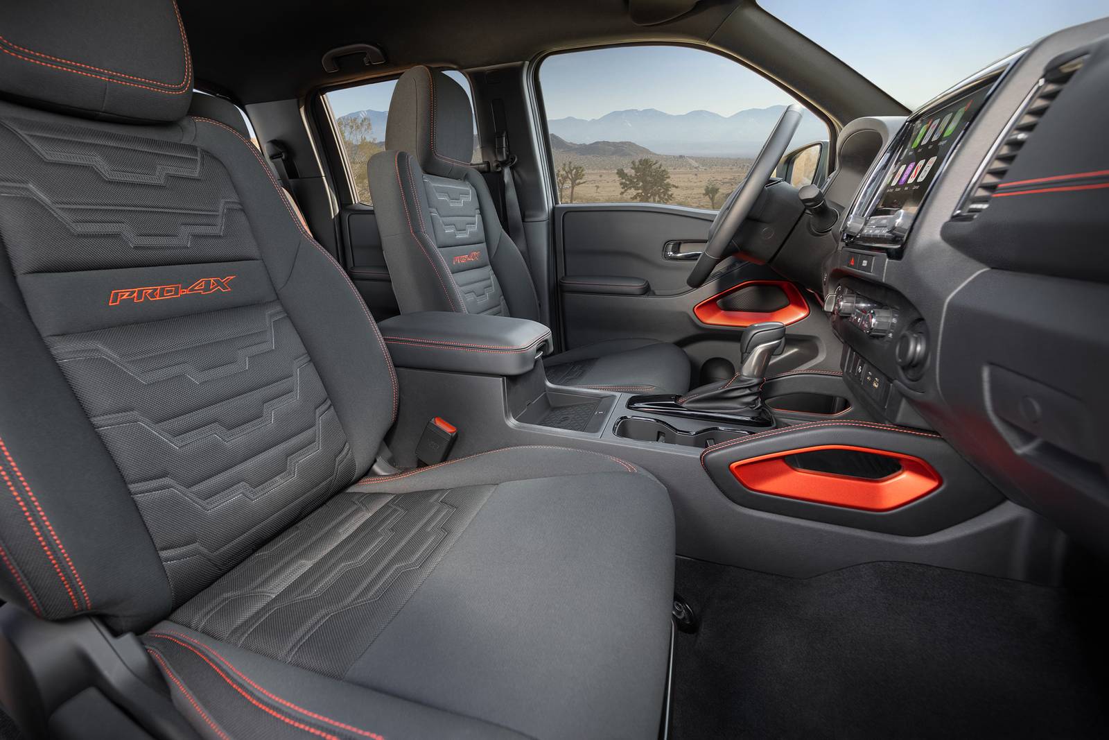2022 Nissan Frontier interior I