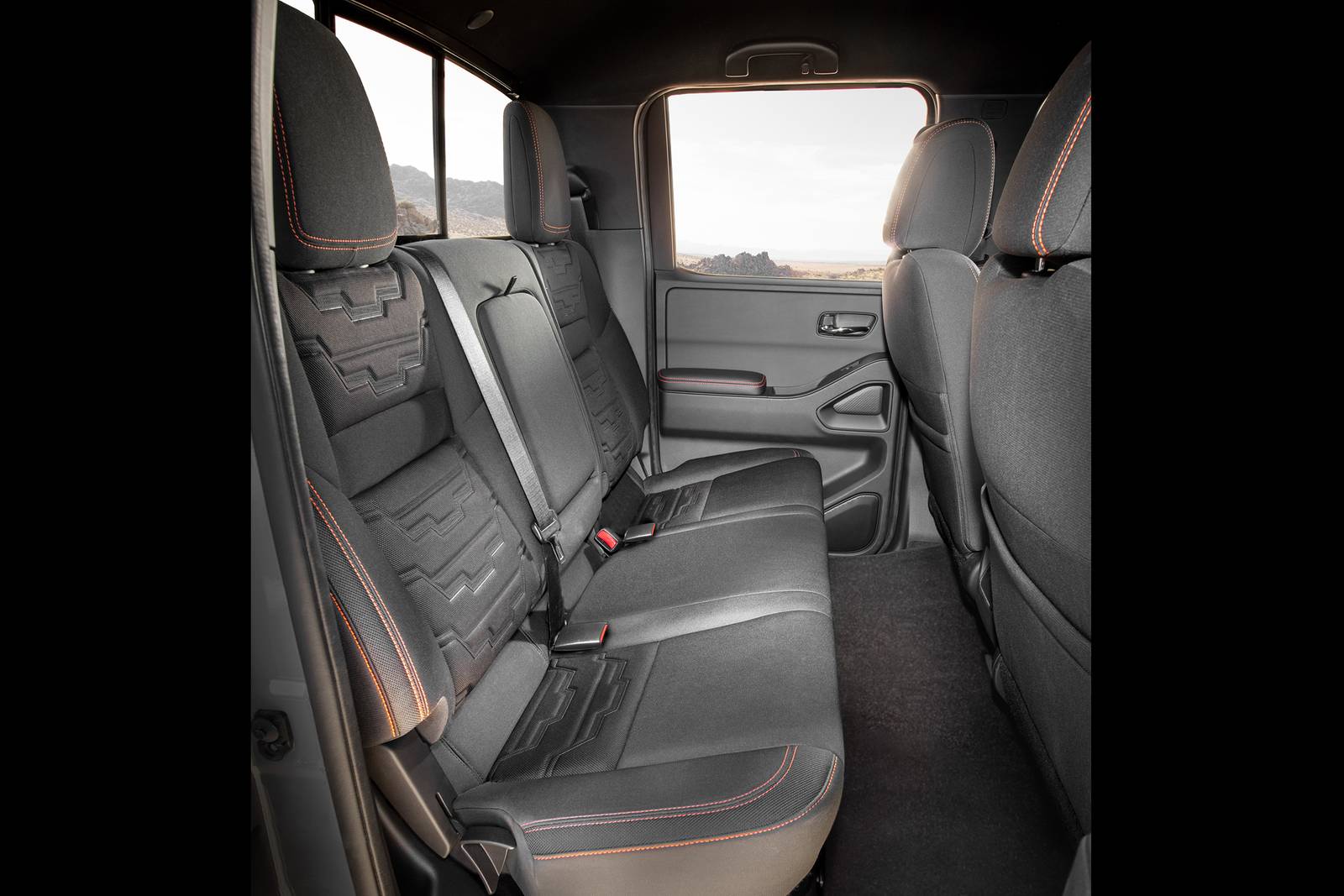 2022 Nissan Frontier interior RI